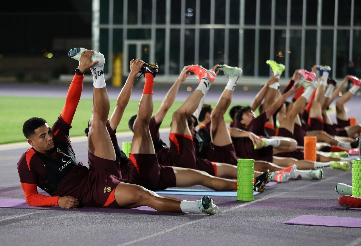 火爆体育场上的比赛,观众热情高涨 火爆体育场上的比赛,观众热情高涨