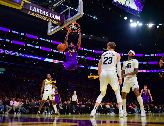 格拉纳达告捷,豪取三分的简单介绍 格拉纳达告捷,豪取三分的简单介绍