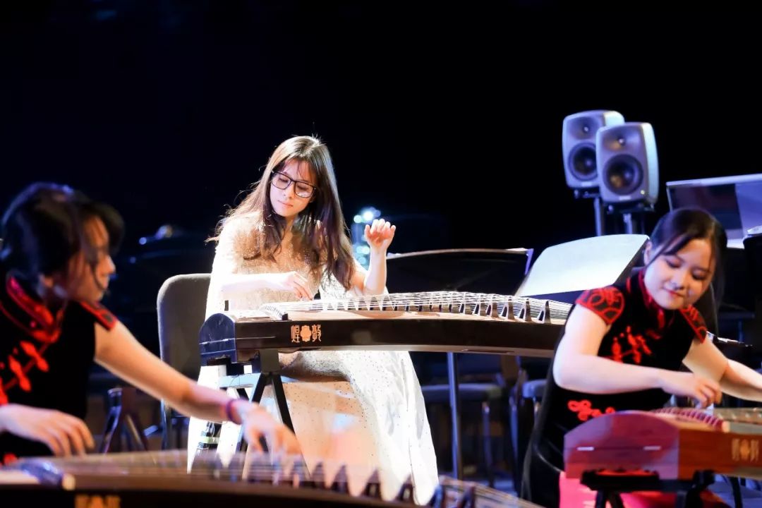 捷克选手高难度动作赢得掌声雷动的简单介绍