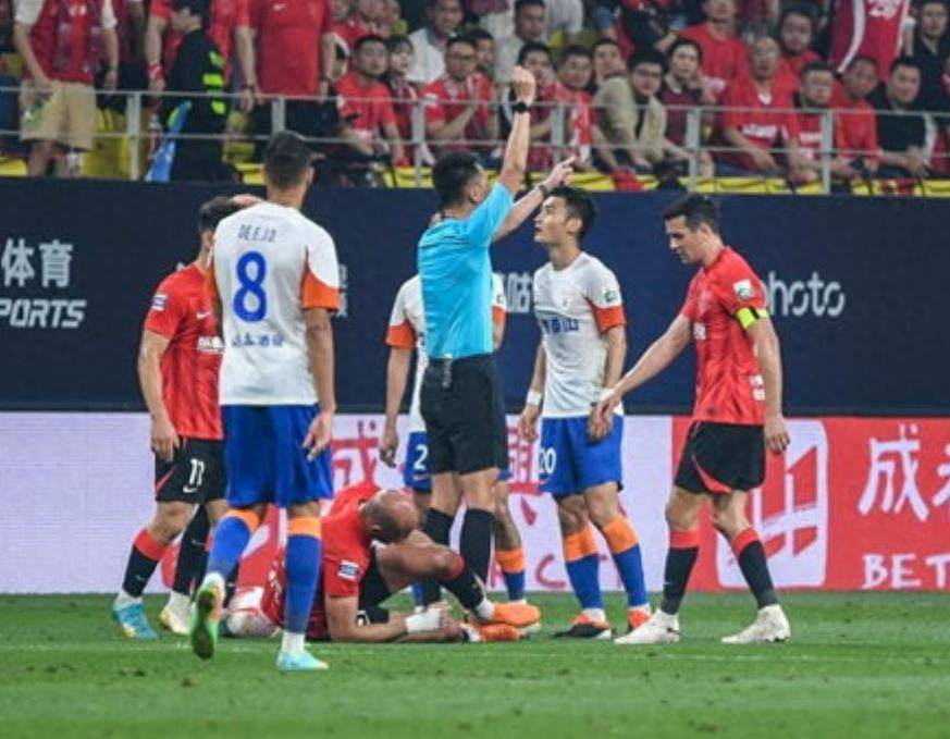 开云体育平台APP-关于球队后卫球员防守表现引发赞赏的信息