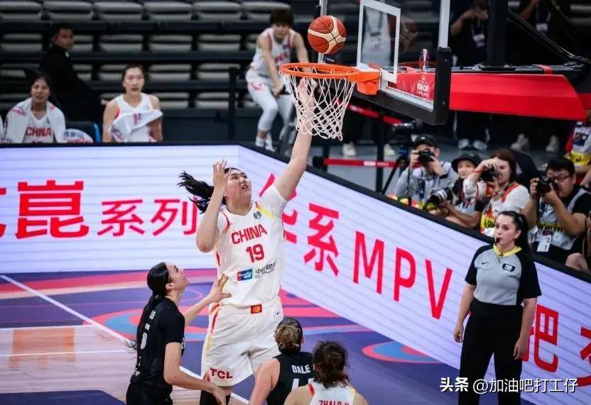 关于球队后卫球员防守表现引发赞赏的信息 关于球队后卫球员防守表现引发赞赏的信息