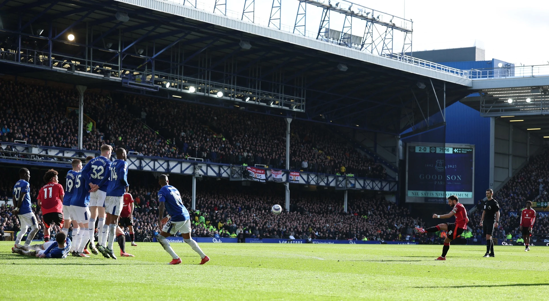 包含埃弗顿客场表现抢眼，硬赢胜利的词条