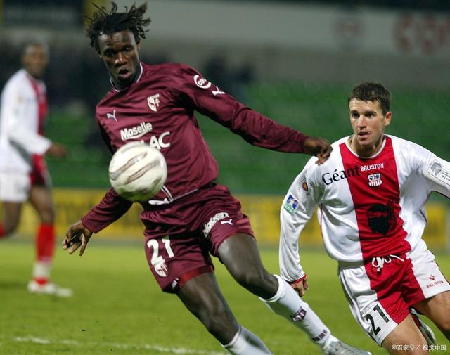 开云体育APP下载-梅斯近期成绩下滑，赛季表现遭质疑