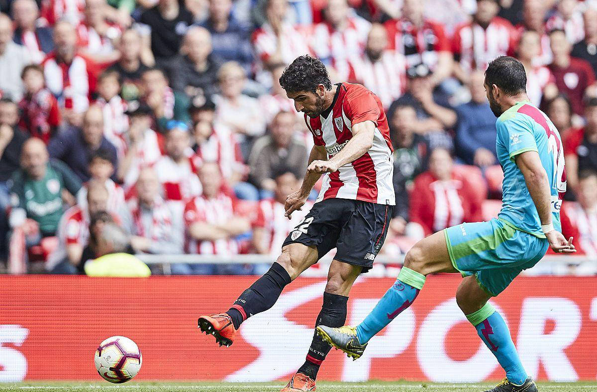 包含伯恩茅斯连胜告终，客场失利让球队气势受挫的词条