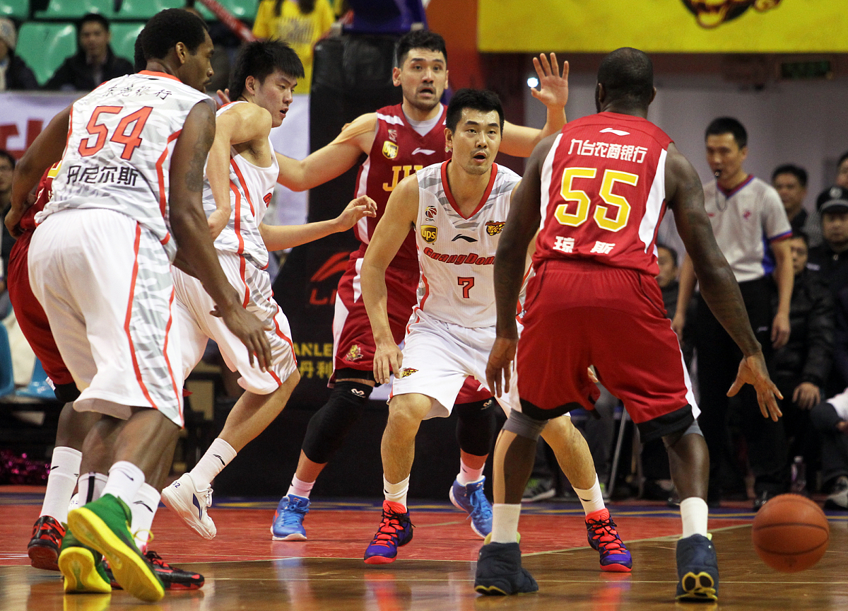 江苏队在客场比赛中获胜