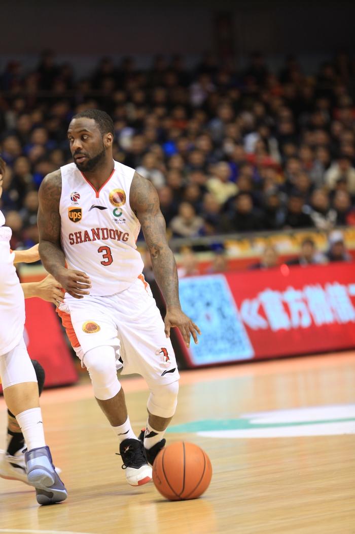 开云APP-土尔队员发挥出色，艰难取得胜利