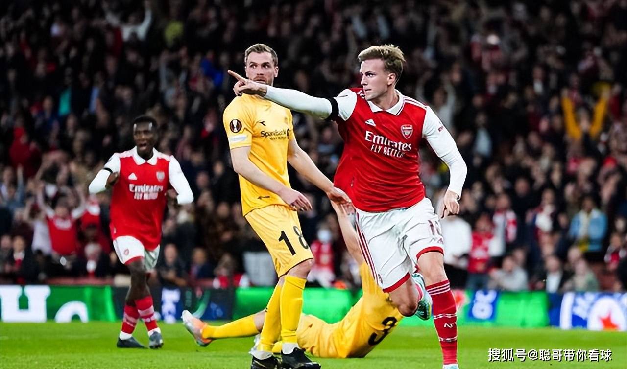 关于阿贾克斯防线严密，助球队保持不败的信息