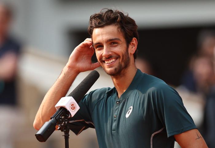 开云平台-网球男单选手强势晋级，锁定四强位置