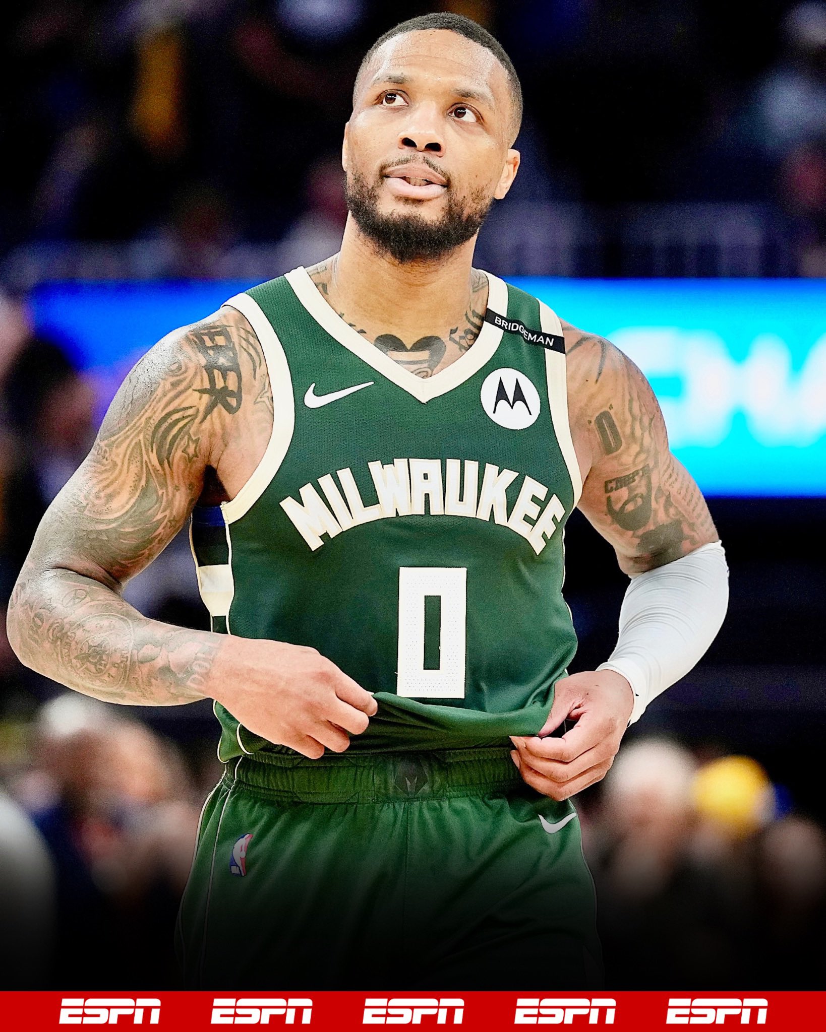 雄鹿主场大胜魔术，米德尔顿轰分