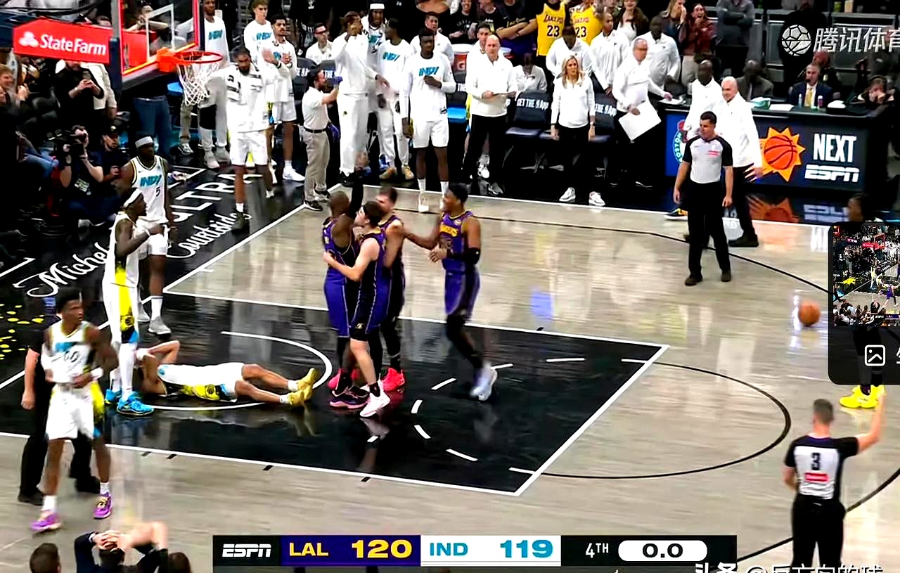 包含步行者客场力克魔术结束两连败的词条