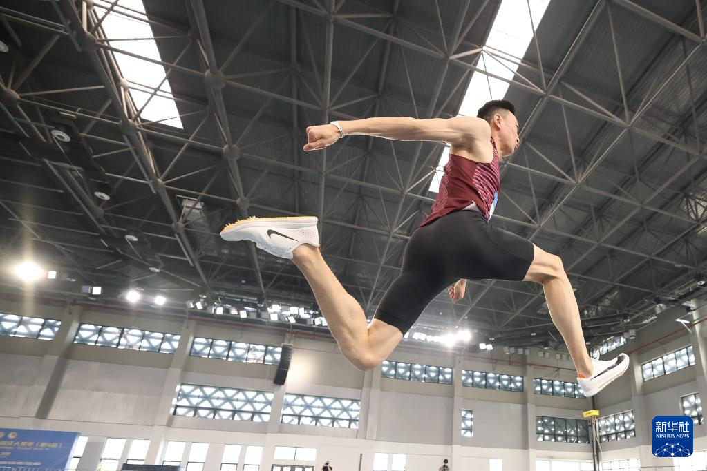 开云体育中国-热血男子！跳远运动员被扔楼飞越夺冠的简单介绍