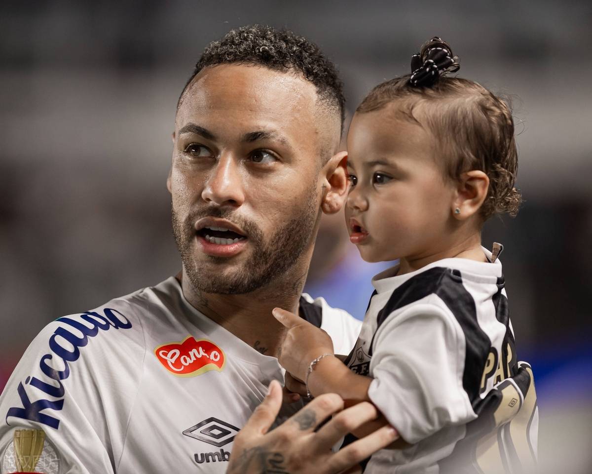 开云体育官网-巴西球星重返国家队备战重要比赛