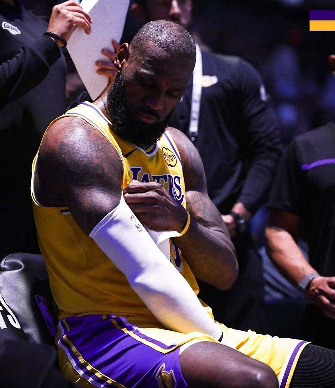 开云平台-羽毛球明星詹姆斯将宣布退役的简单介绍