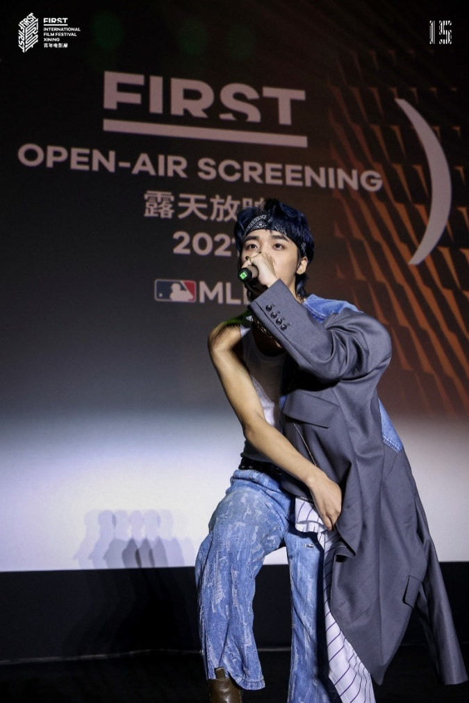 棒球赛事中勇士战胜对手成功续约