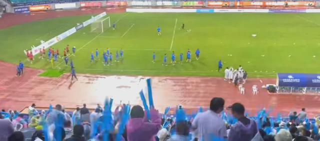 开云体育-足球联赛中精致绝伦的激烈对抗