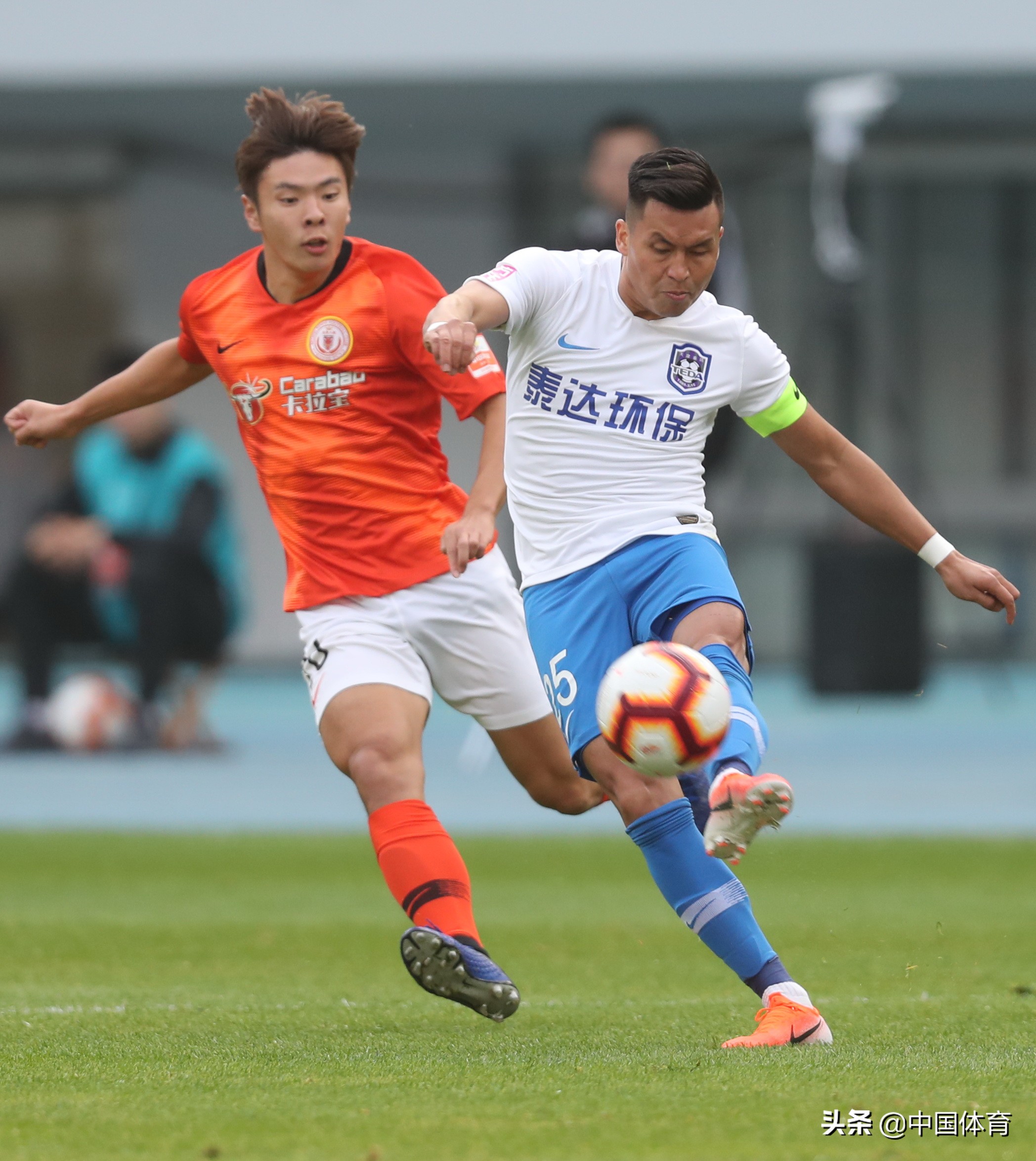 包含北京中赫国安vs天津泰达：争冠热力对决的词条