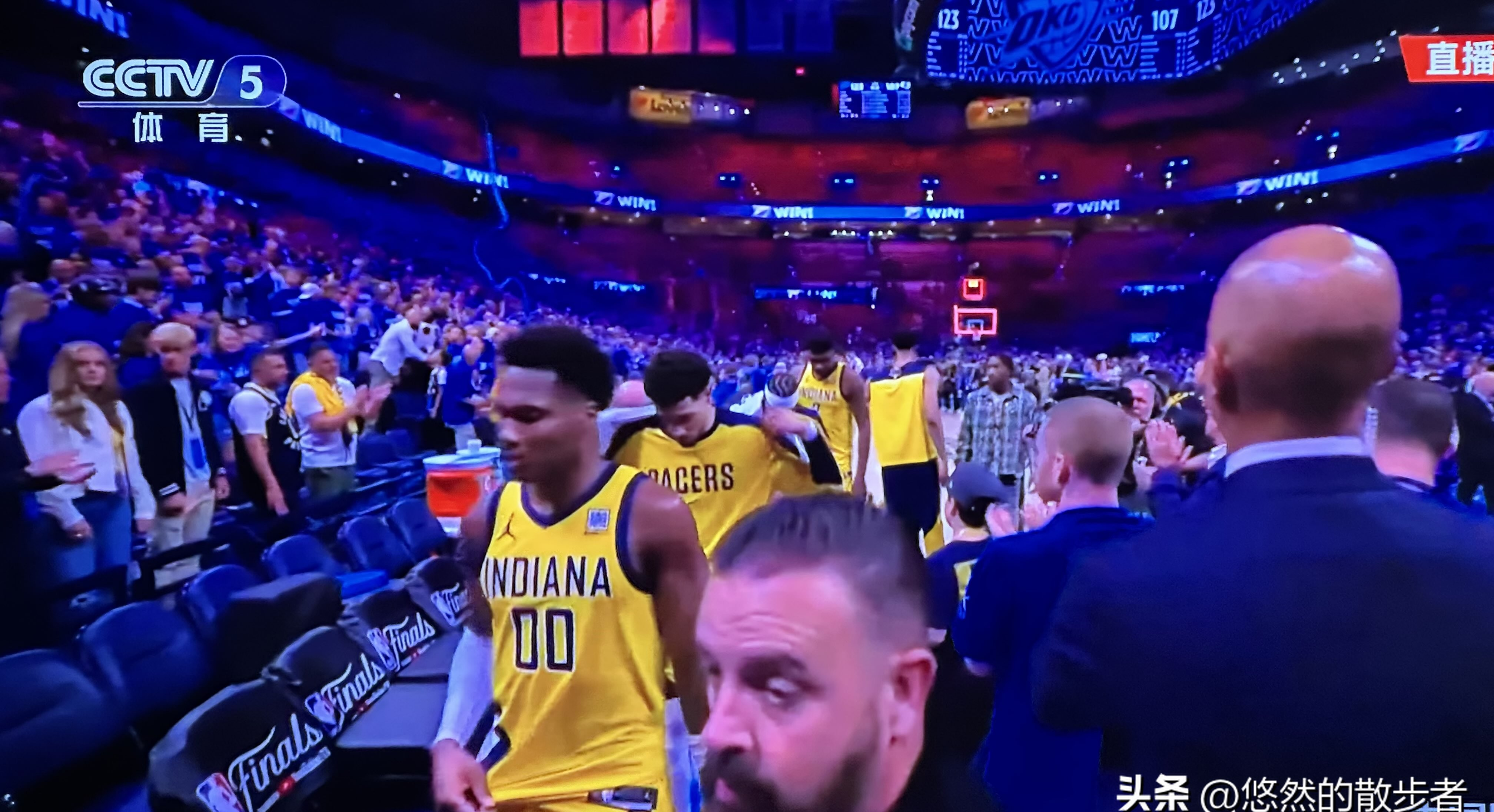 雷霆主场战胜尼克斯,迎来两连胜 雷霆主场战胜尼克斯,迎来两连胜