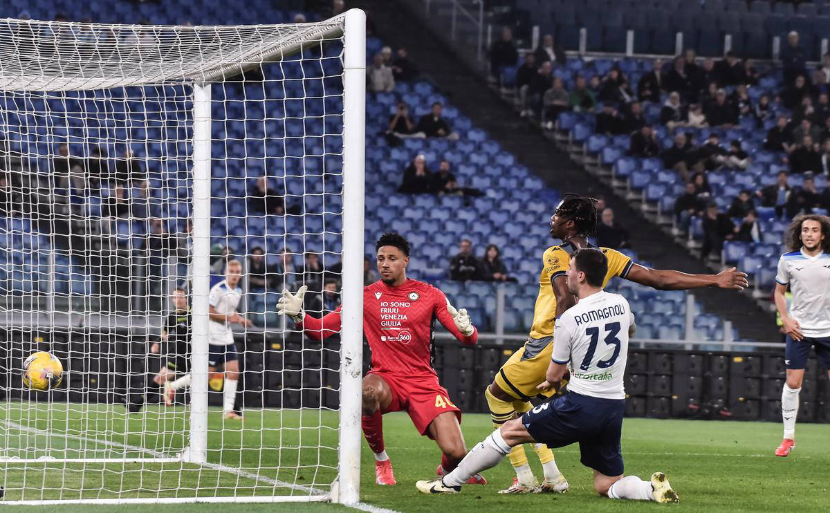 开云体育在线-塞浦路斯球员在比赛中展现冷静射门