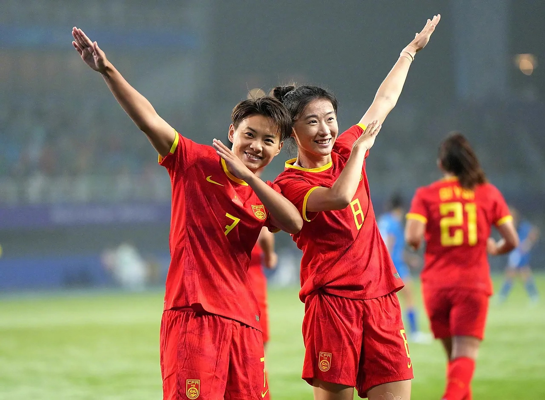 中国女足球员在国际比赛中取得辉煌胜利