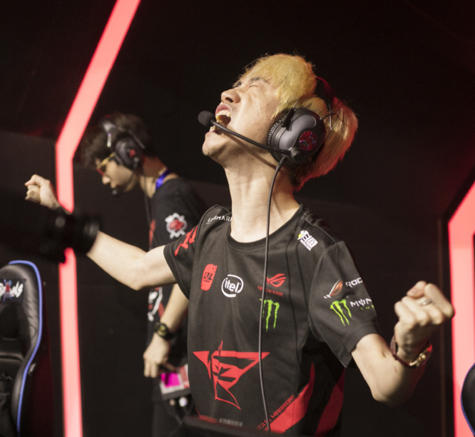 开云体育在线-DK轻取KT，Doinb操刀奇招英雄翻盘四强赛2:1（洛杉矶）