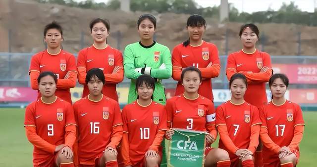 开云APP-中国女足队员在国际比赛中展现出色表现