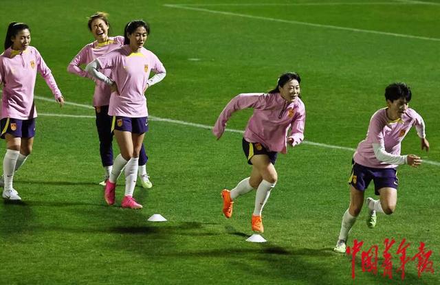 中国女足队员在国际比赛中展现出色表现 中国女足队员在国际比赛中展现出色表现