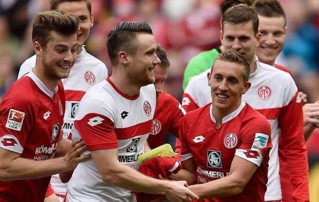 关于不莱梅客场战胜对手，保留保级希望的信息