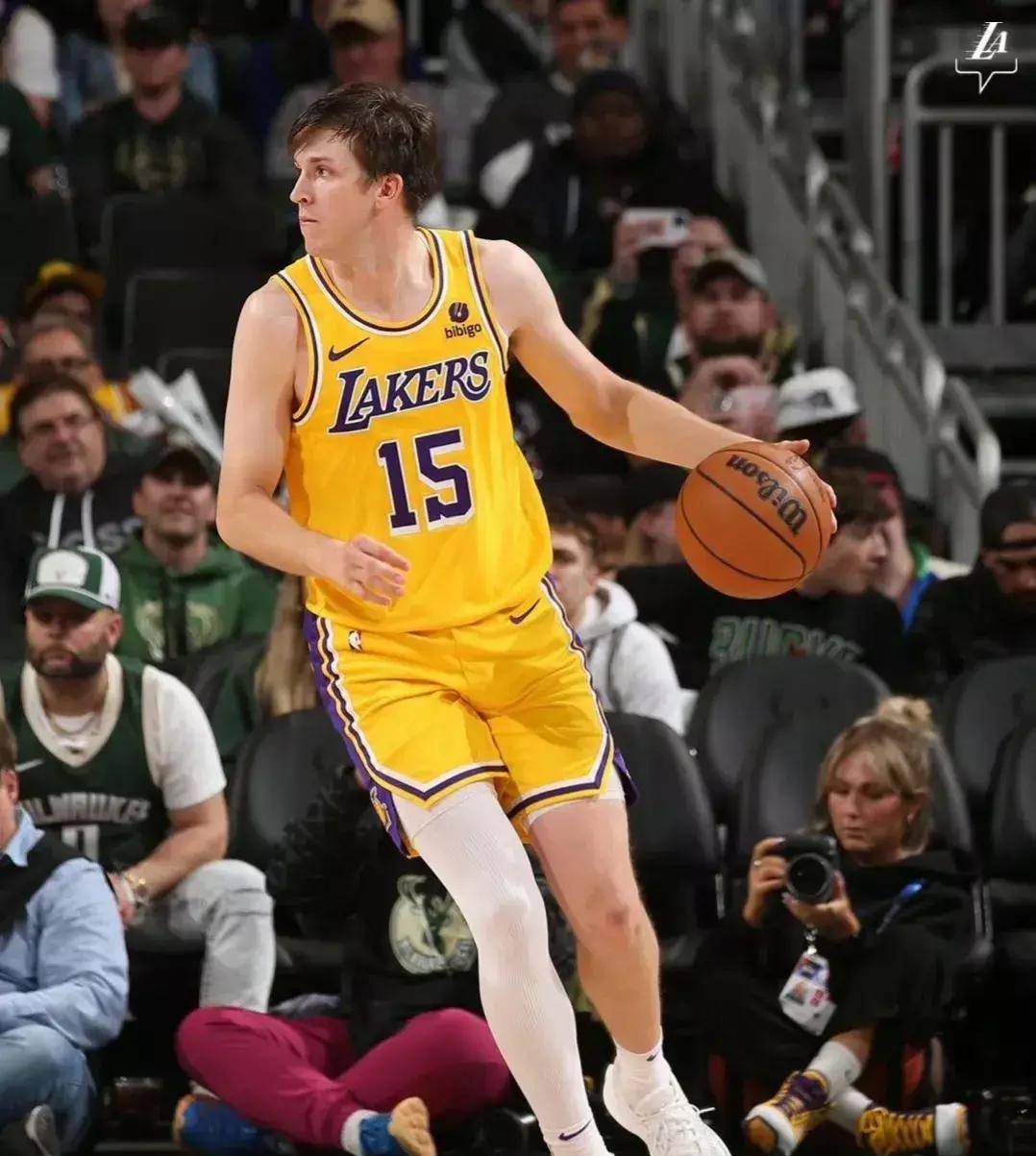 开云体育官方网站-雄鹿主场失利，浓眉哥伤退成致命失误