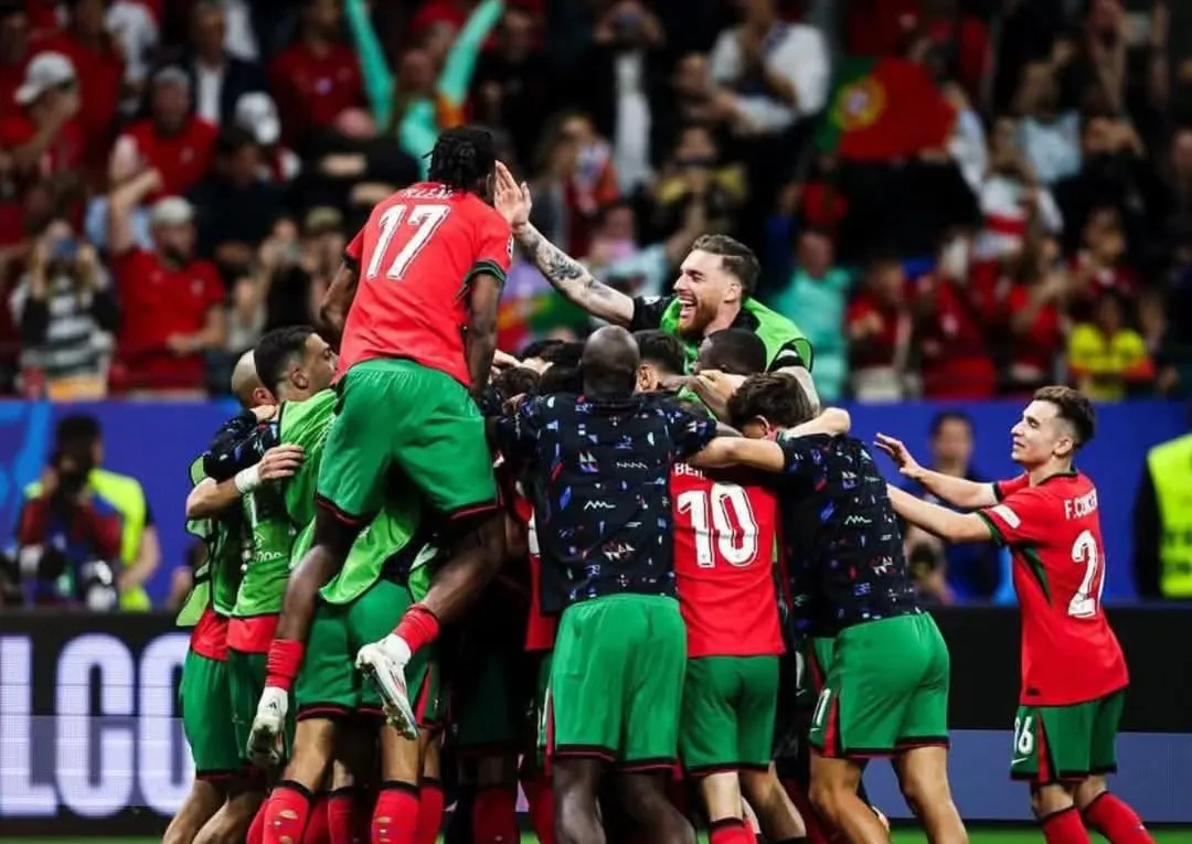 关于布鲁克林篮网轻取那不勒斯，C罗攻防两端统治比赛激烈交锋半决赛，引爆全场热议的信息