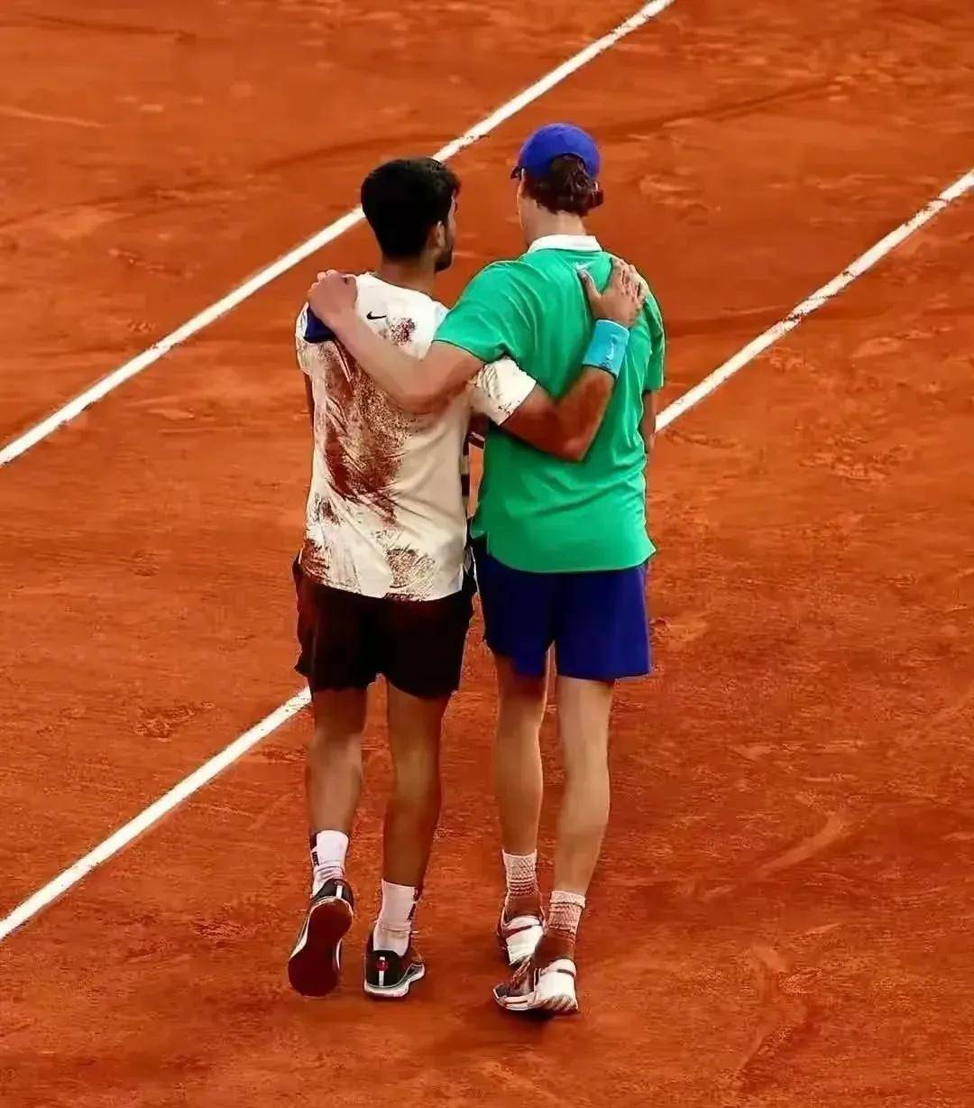 日本网球队翻盘世界网球队，费德勒一己之力扛起全队的简单介绍