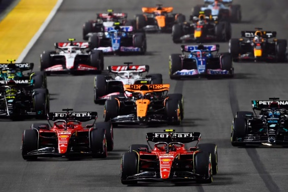 哈斯车队力克梅赛德斯，皮亚斯特里关键制胜